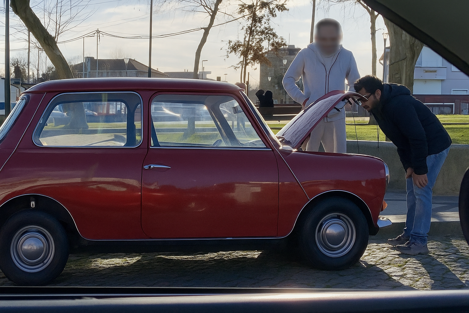 Garagem em pixel art com carro vermelho